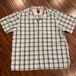 Men’s north face shirt sleeve button up shirt